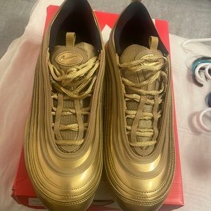 New never worn men’s Air Max 97 Gold metallic 🌟